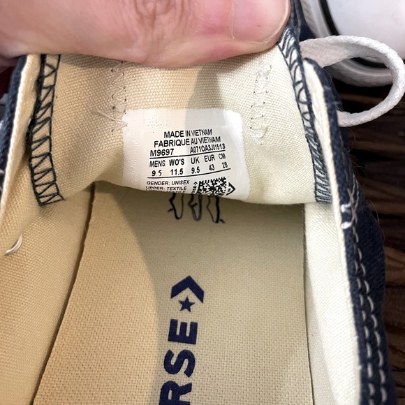 Converse All Star shoes. Men’s size 9.5. Never worn, like new!! - Picture 4 of 4